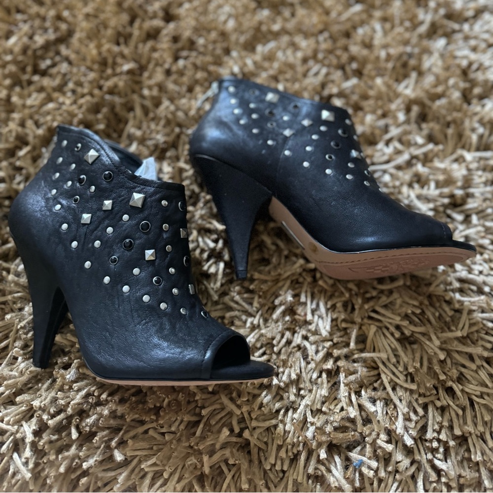New Vince Camuto black, leather, silver studded open toe heel Ankle boot Sz 9